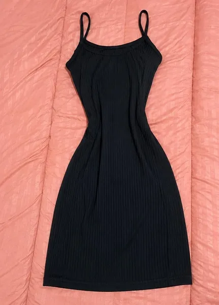 Vestido preto básico casual