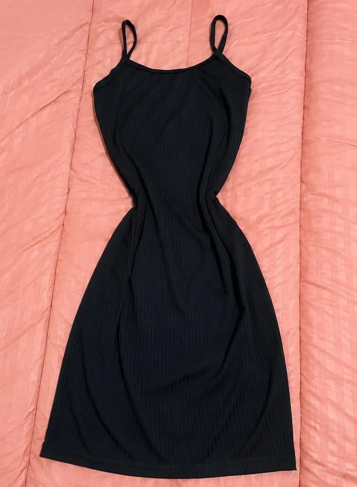Vestido preto básico casual