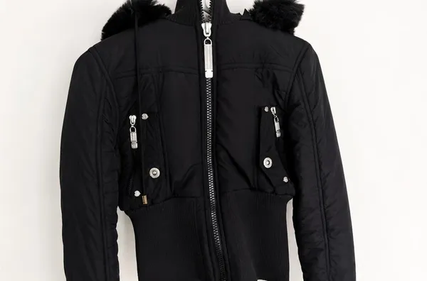 Jaqueta puffer preta y2k