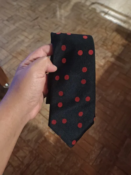 Gratava Vintage CGC em poá preta e vermelha