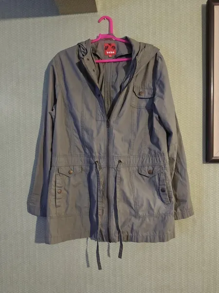 Parka verde militar da marca Uruguaia Boho