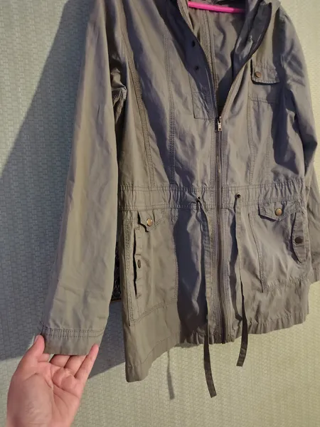 Parka verde militar da marca Uruguaia Boho
