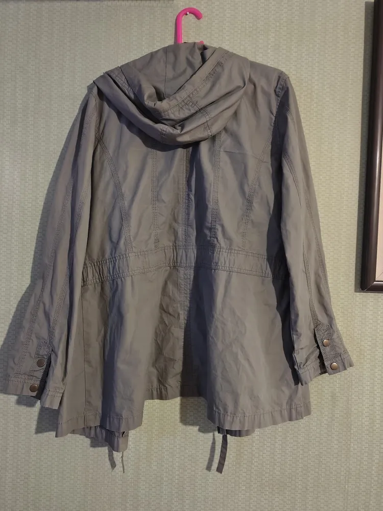 Parka verde militar da marca Uruguaia Boho