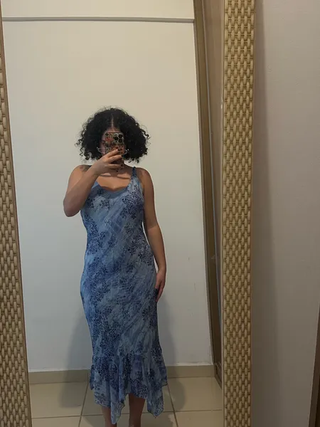 Vestido azul assimétrico flúido