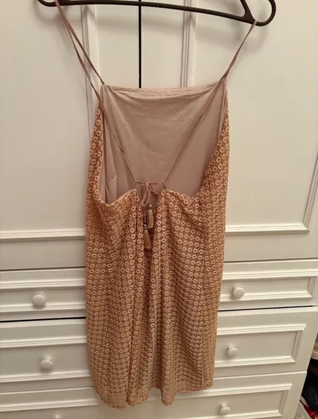 vestido curto oh boy malha crochê bege