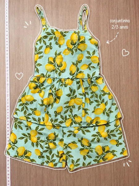 Conjunto com estampa de limoes
