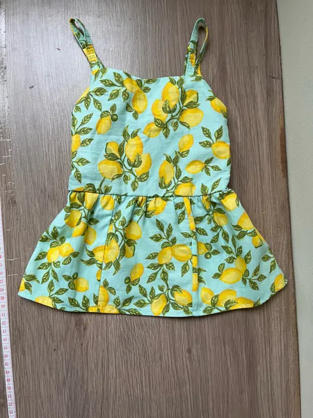 Conjunto com estampa de limoes