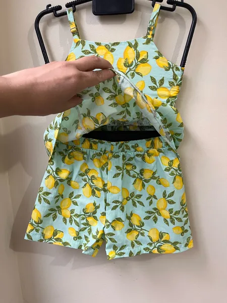 Conjunto com estampa de limoes
