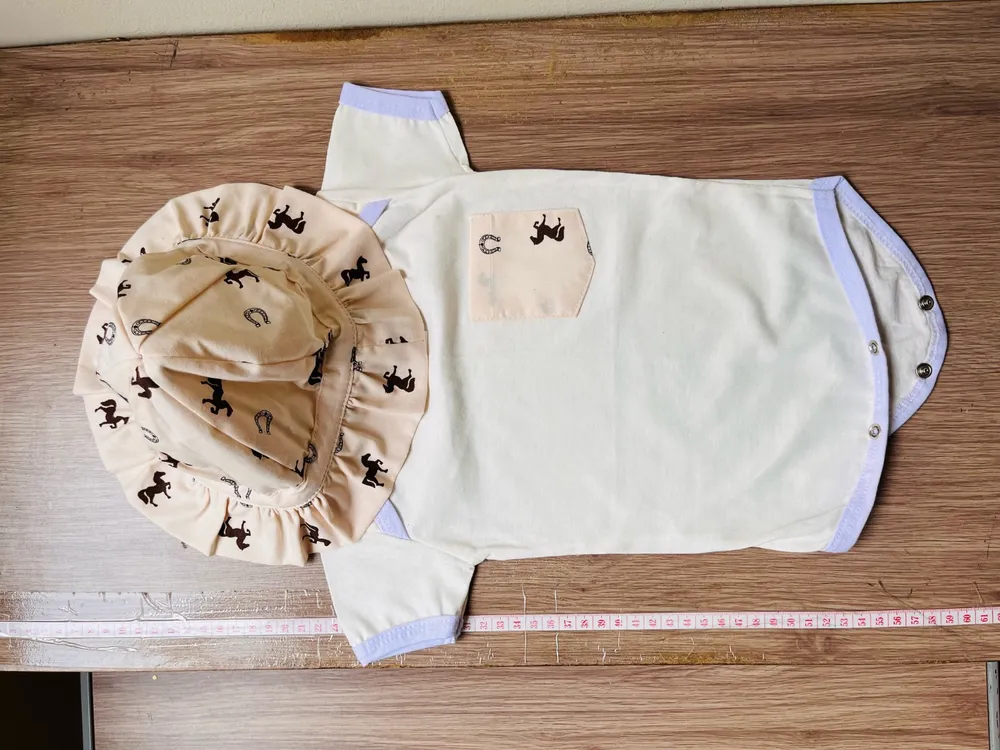 kit duas peças Body e chapéu infantil