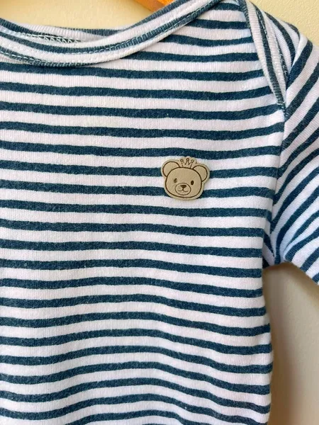 Body infantil com mangas longas, com listras