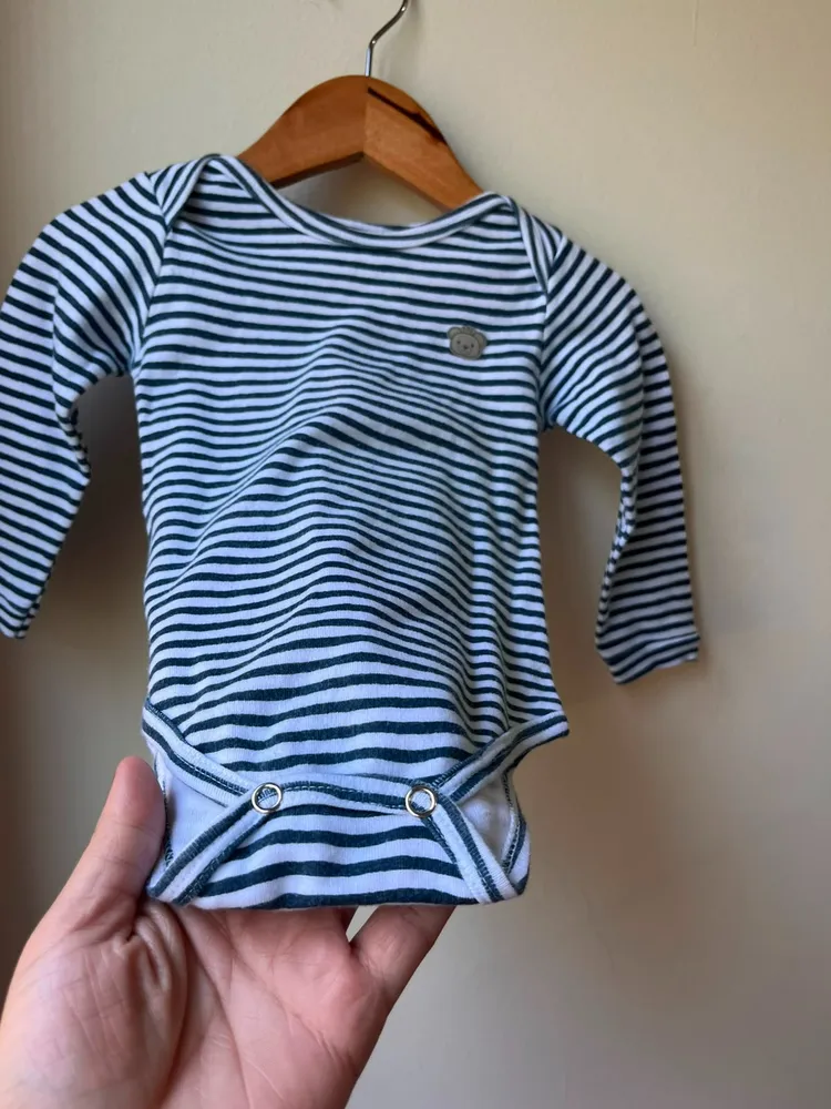 Body infantil com mangas longas, com listras