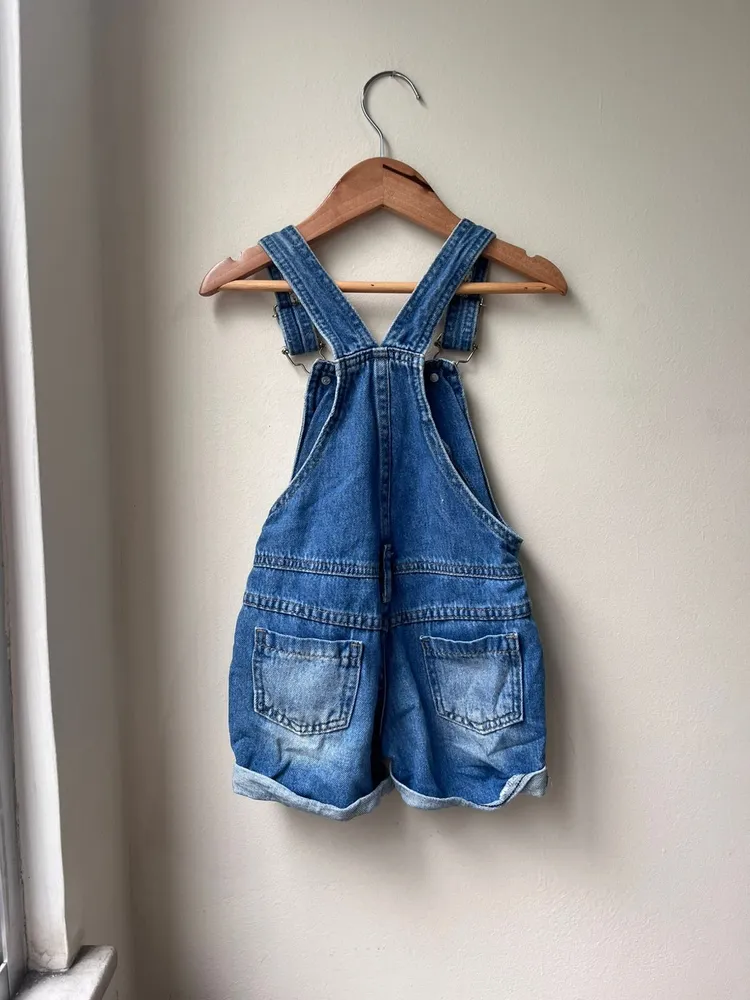 Jardineira infantil jeans