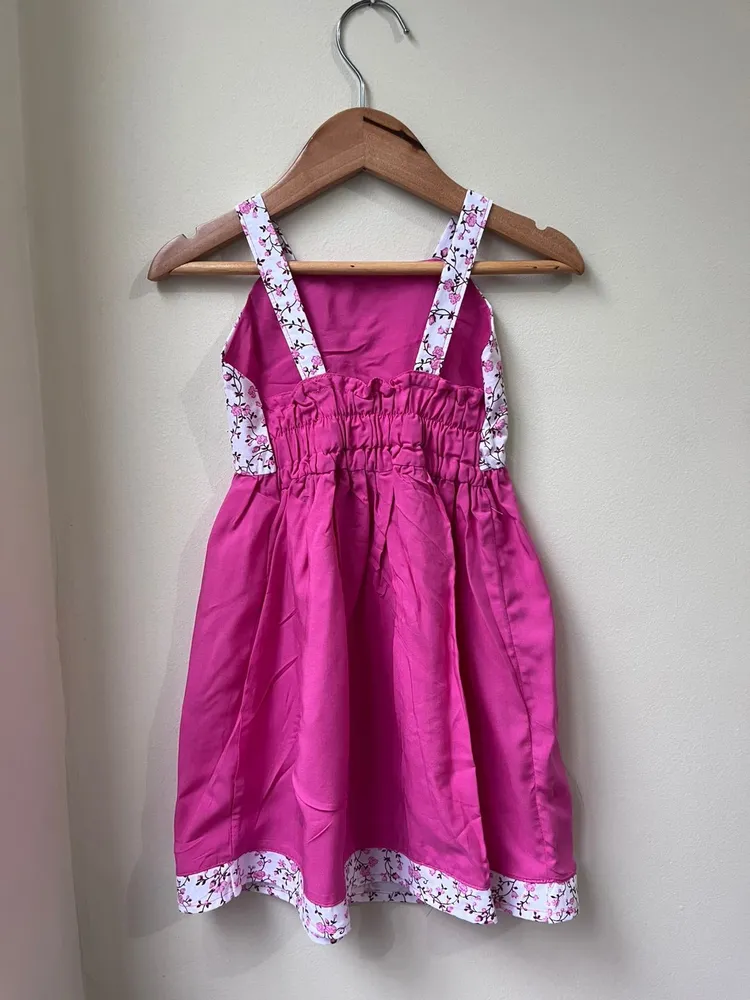Vestido infantil com estampa em tricoline