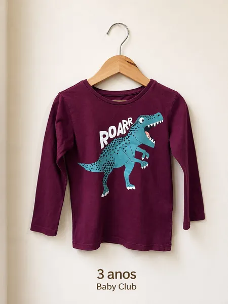 Camisa infantil com manga longa na cor roxa