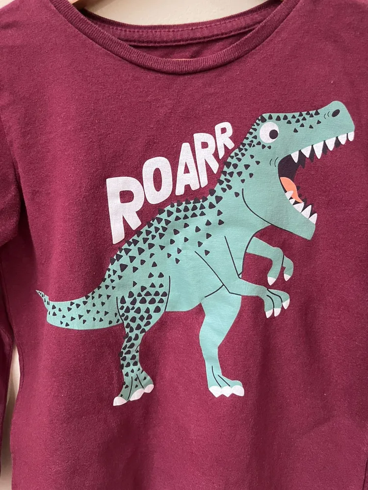 Camisa infantil com manga longa na cor roxa