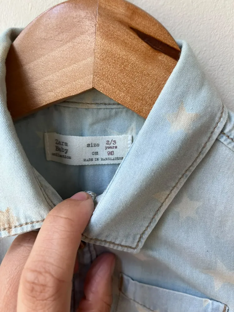camisa infantil zara jeans estrelas 2/3 anos