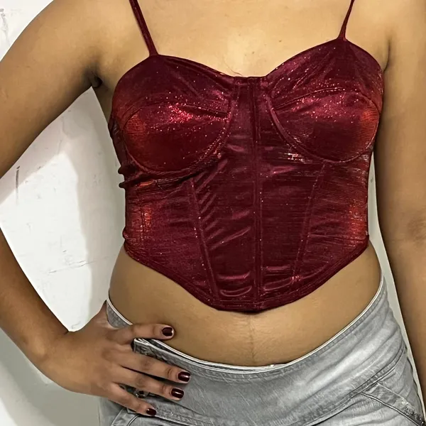 corset/cropped e vermelho de glitter decotado