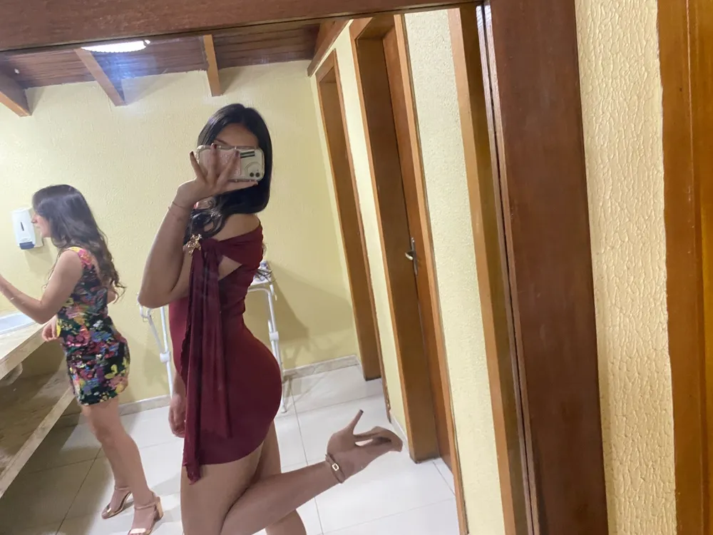 Vestido curto de festa cor vinho