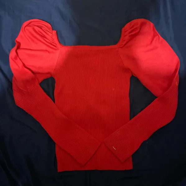Blusa vermelhas com mangas bufantes (Tam M)
