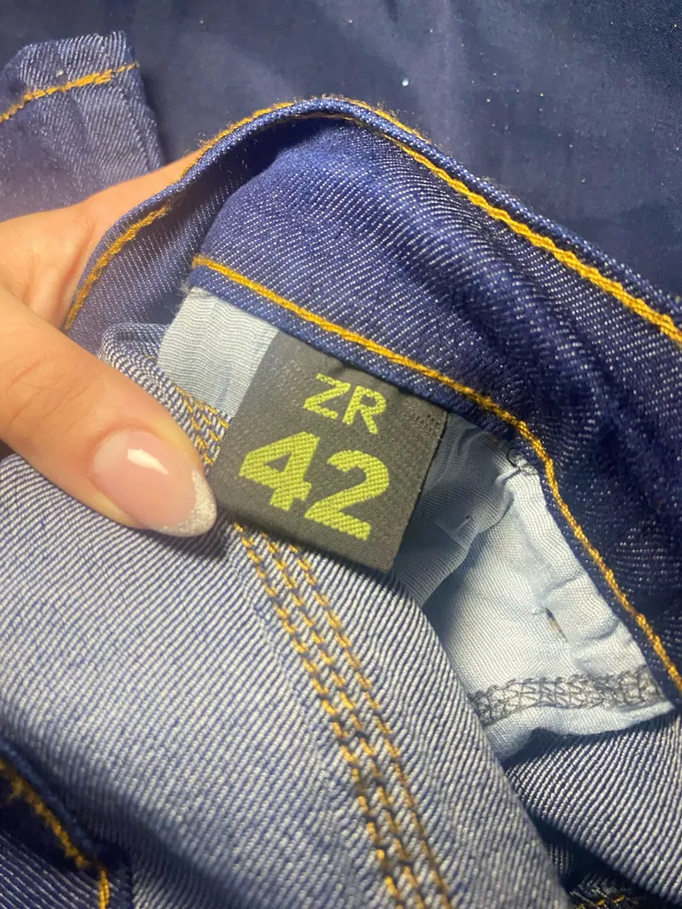 Calça jeans skinny escura (Tam 42)