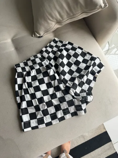 short quadriculado preto e branco