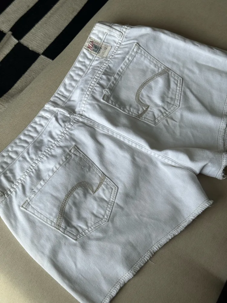 short branco jeans khelf