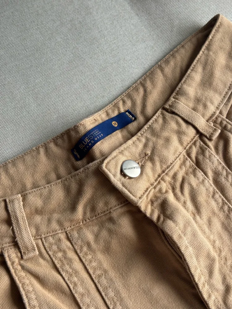 Short bege cintura alta