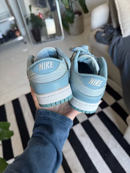 Tênis Nike Dunk Low - blue clear swoosh azul