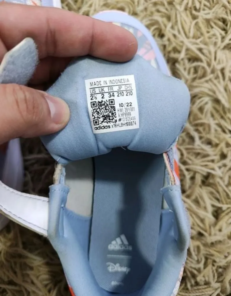 tênis Adidas Disney tamanho 32