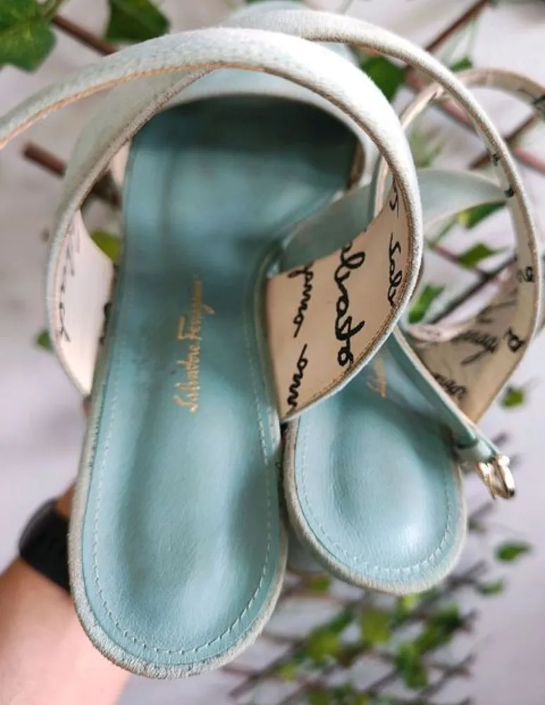 sandália Salvatore Ferragamo tamanho 35