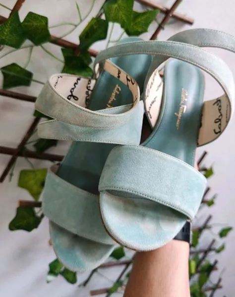 sandália Salvatore Ferragamo tamanho 35
