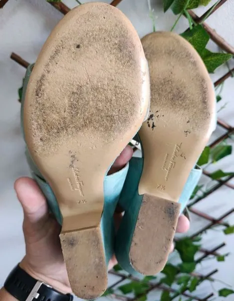 sandália Salvatore Ferragamo tamanho 35