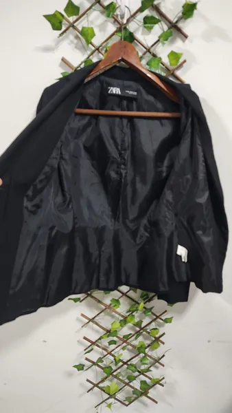blazer feminino zara, tamanho 36, na cor preta