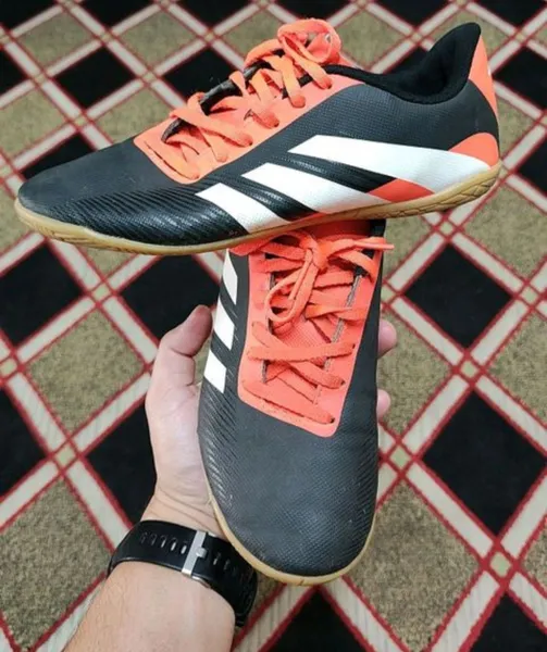 chuteira de futsal da adidas, tamanho 35