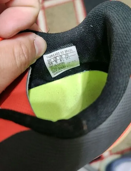 chuteira de futsal da adidas, tamanho 35