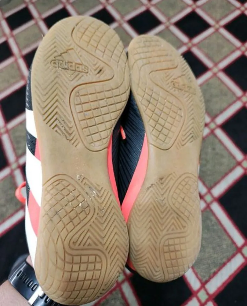 chuteira de futsal da adidas, tamanho 35