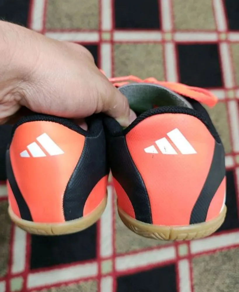 chuteira de futsal da adidas, tamanho 35
