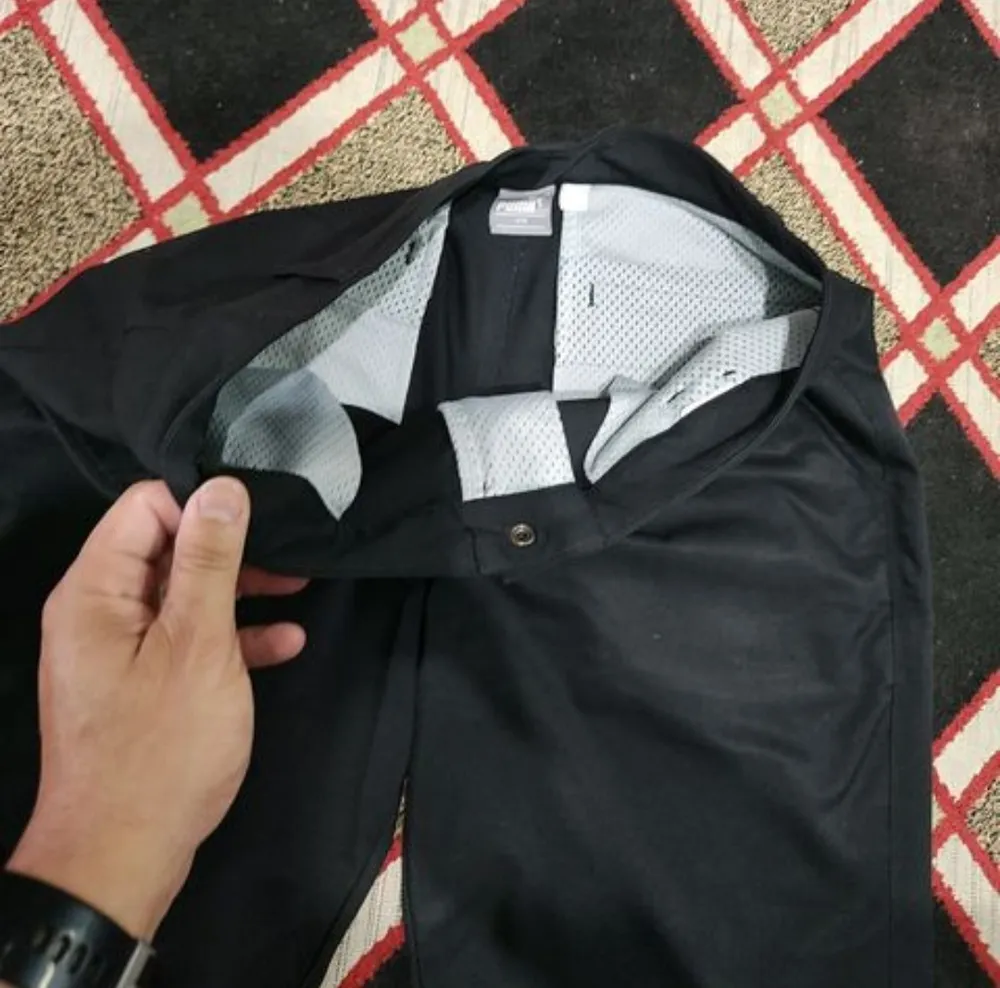 bermuda da marca puma na cor preta, tamanho 42