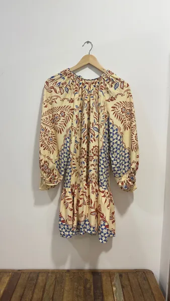 vestido farm novo s/ tag. vestido curto borbolina bege p