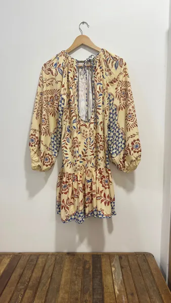 vestido farm novo s/ tag. vestido curto borbolina bege p