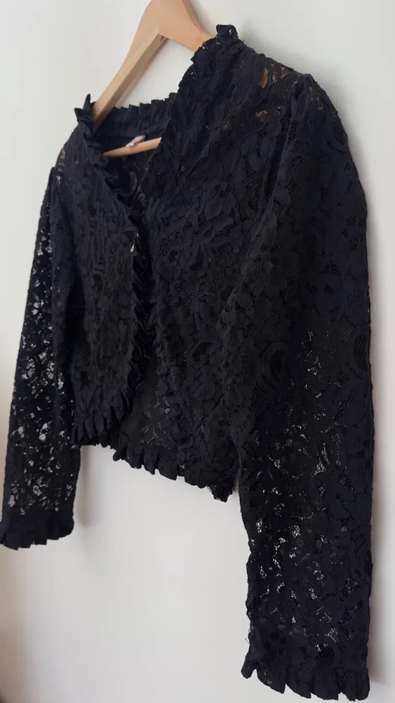 bolero em renda preta pp / p. cardigan. blazer. colete