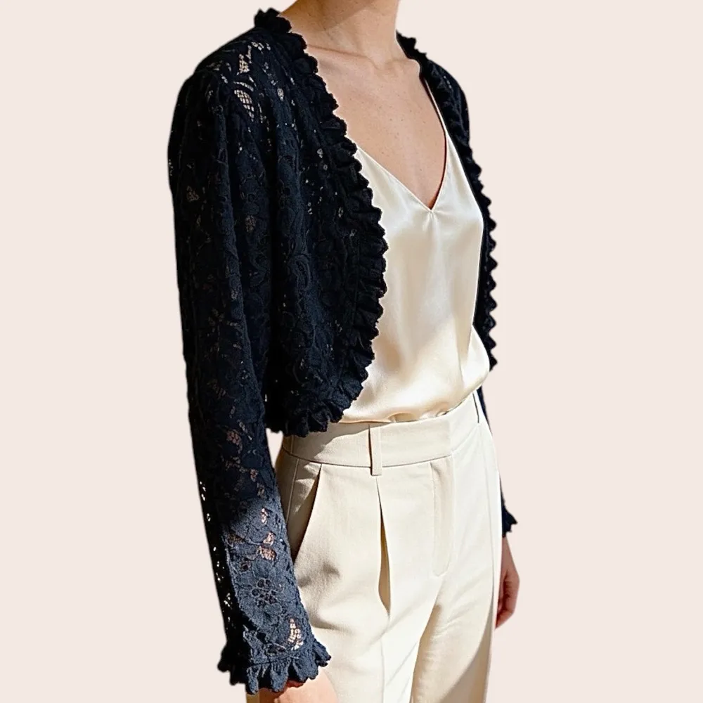 bolero em renda preta pp / p. cardigan. blazer. colete
