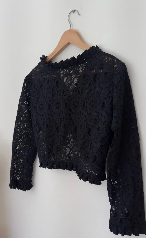 bolero em renda preta pp / p. cardigan. blazer. colete