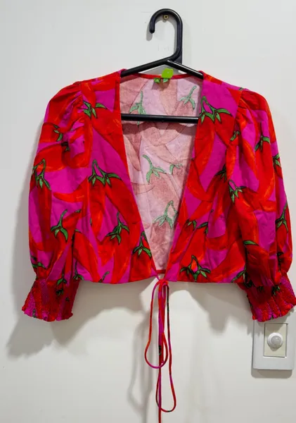 farm blusa cropped piri piri pimentas p