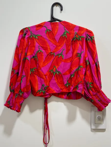 farm blusa cropped piri piri pimentas p