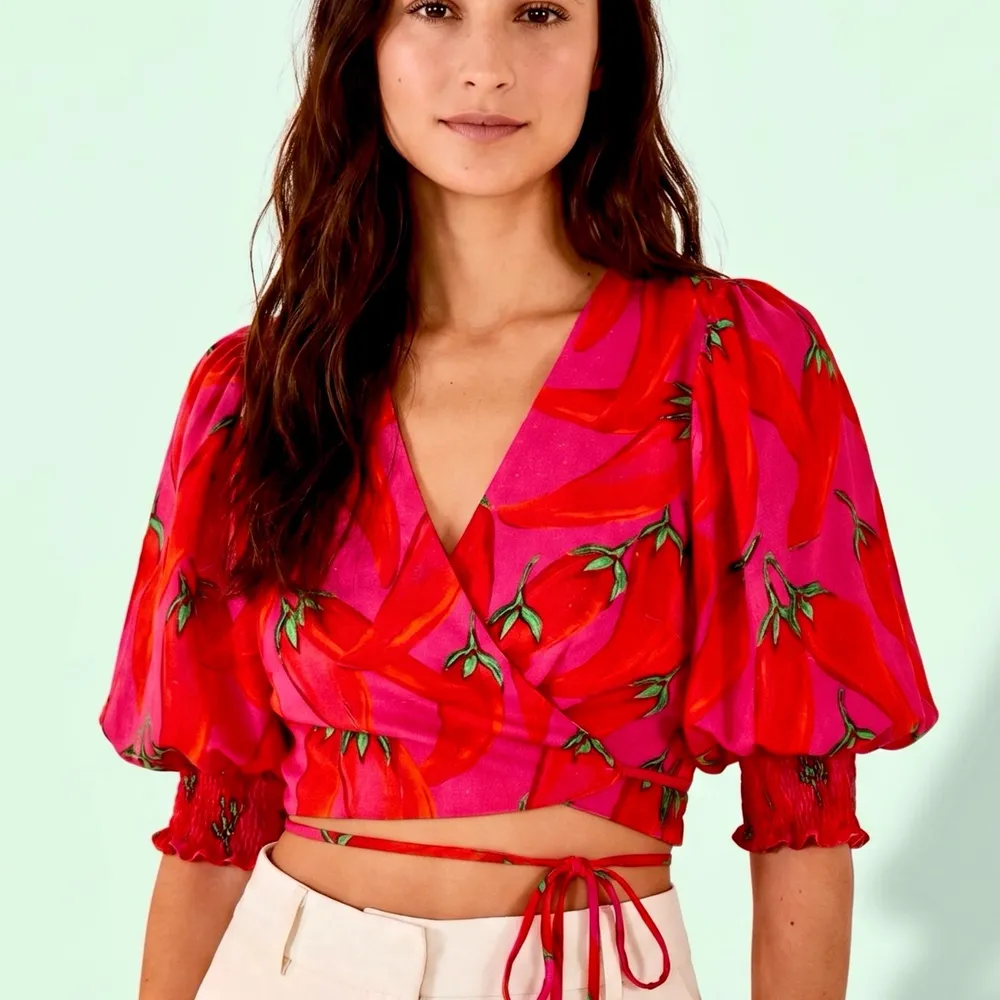farm blusa cropped piri piri pimentas p