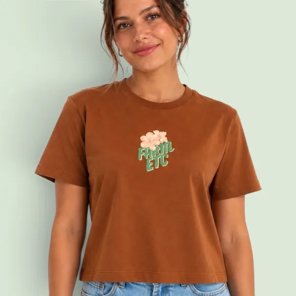 t-shirt farm nova c/ tag. camiseta t-shirt m. cor amêndoa