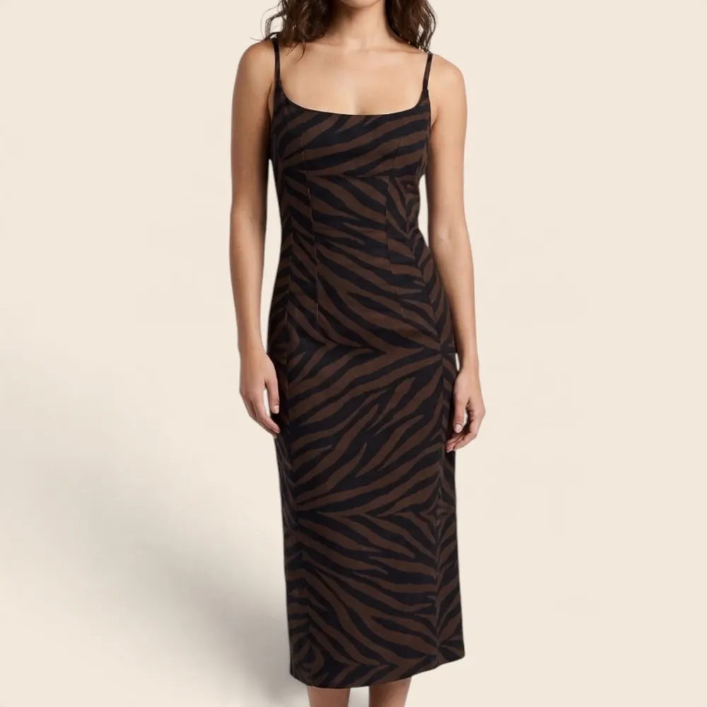 vestido farm novo c/ tag. vestido midi justo Namíbia preto