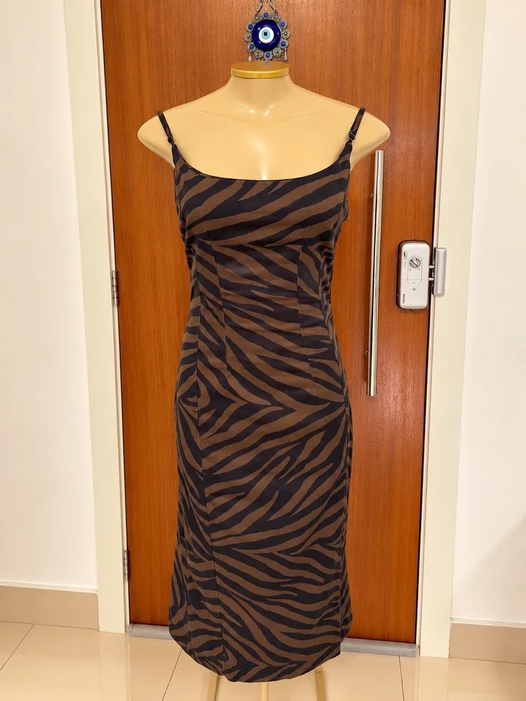vestido farm novo c/ tag. vestido midi justo Namíbia preto
