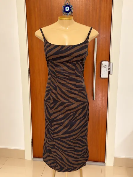 vestido farm novo c/ tag. vestido midi justo Namíbia preto